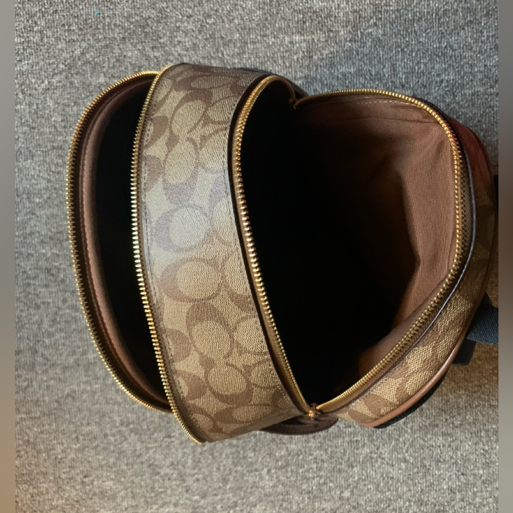 Coach Court Backpack in Signature Canvas - Picture 9 of 12